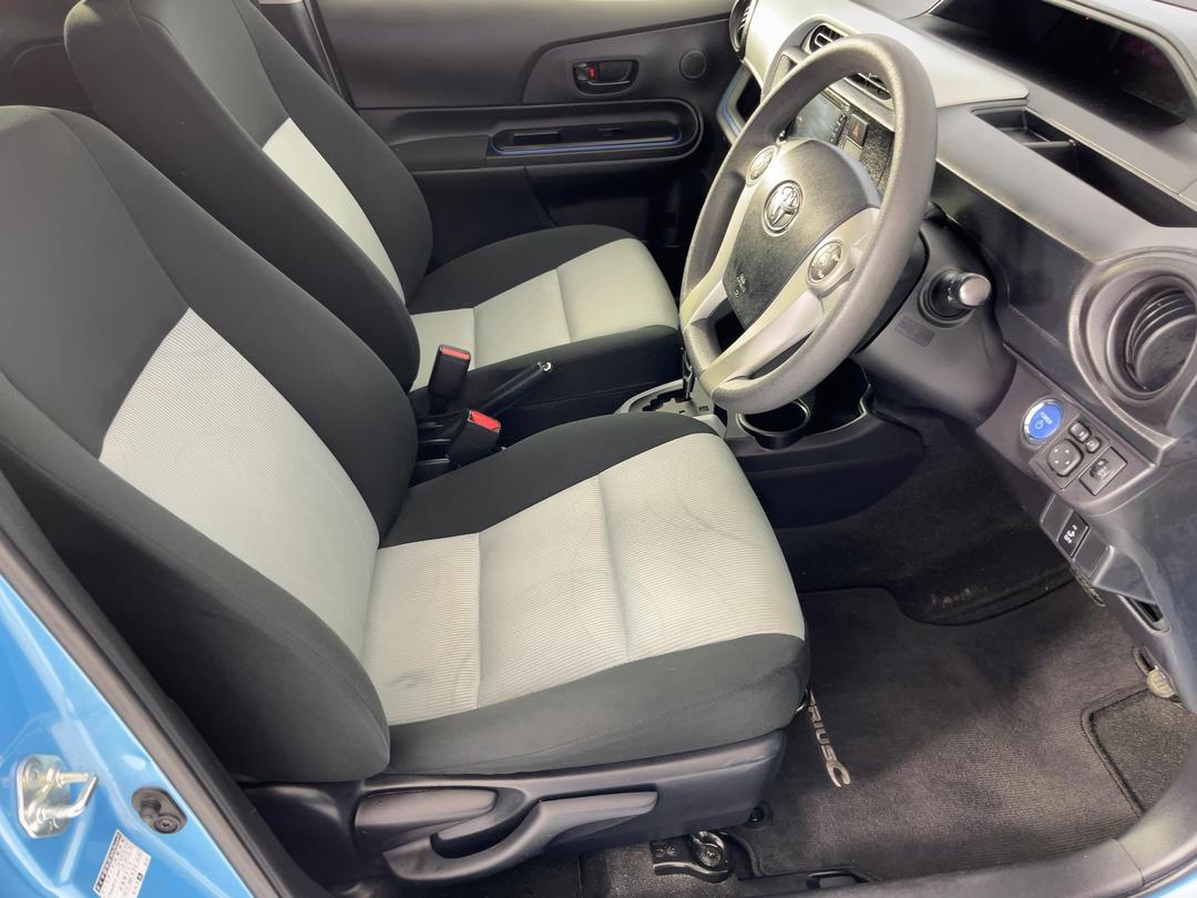 Photo '16' of Toyota Aqua