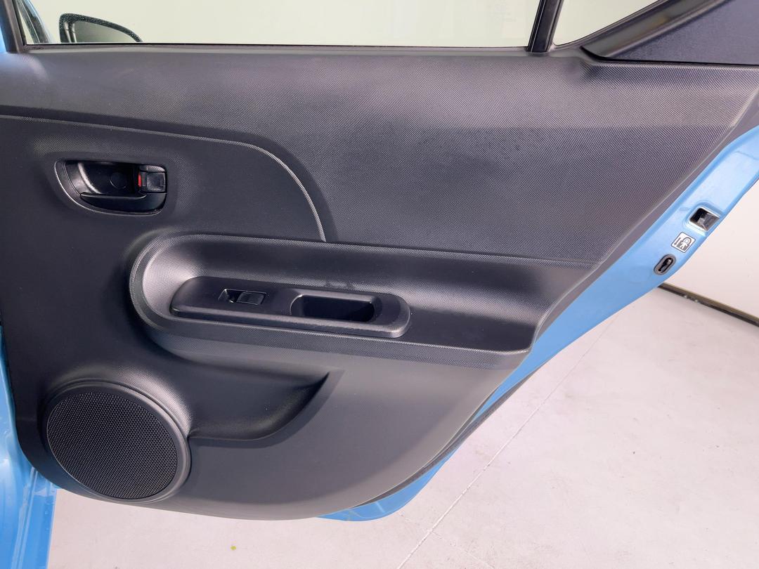 Photo '19' of Toyota Aqua