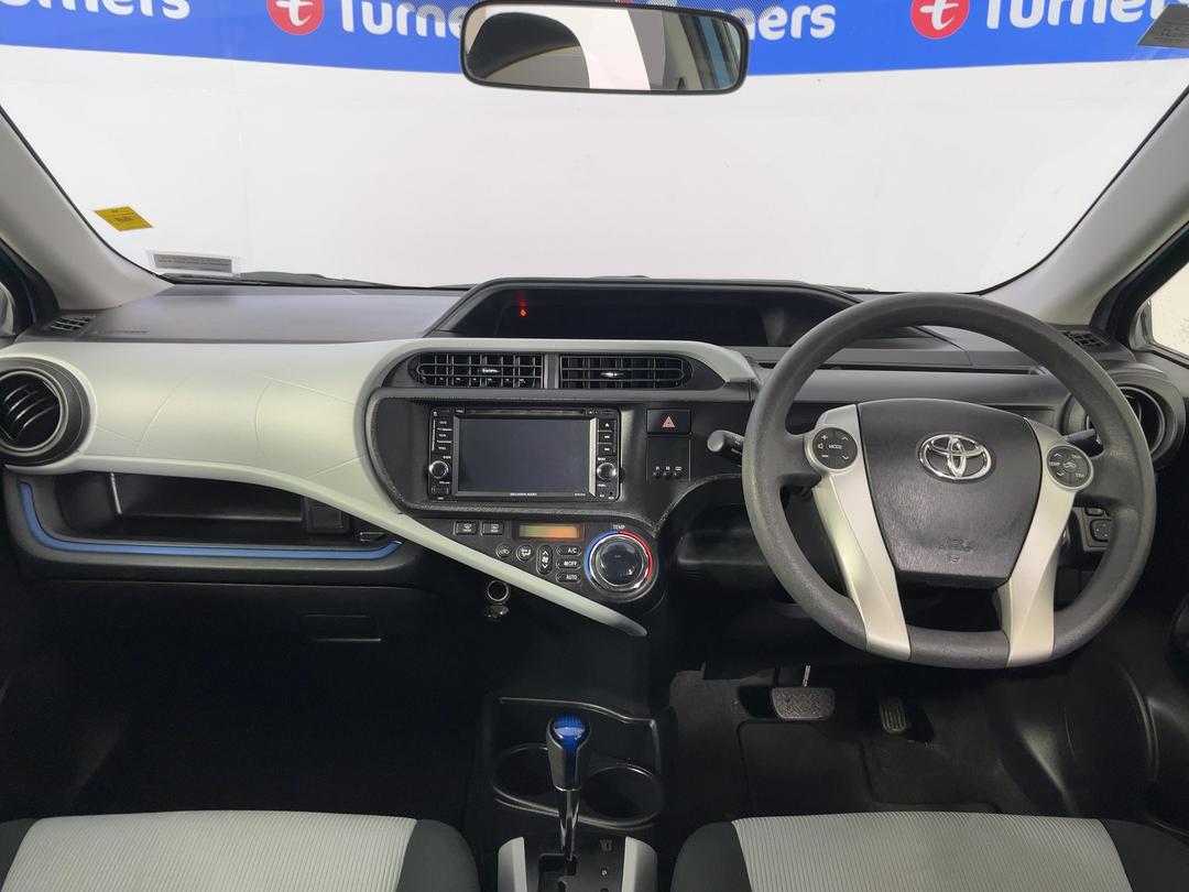 Photo '17' of Toyota Aqua