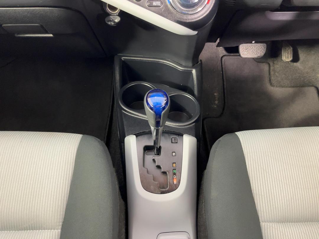 Photo '18' of Toyota Aqua