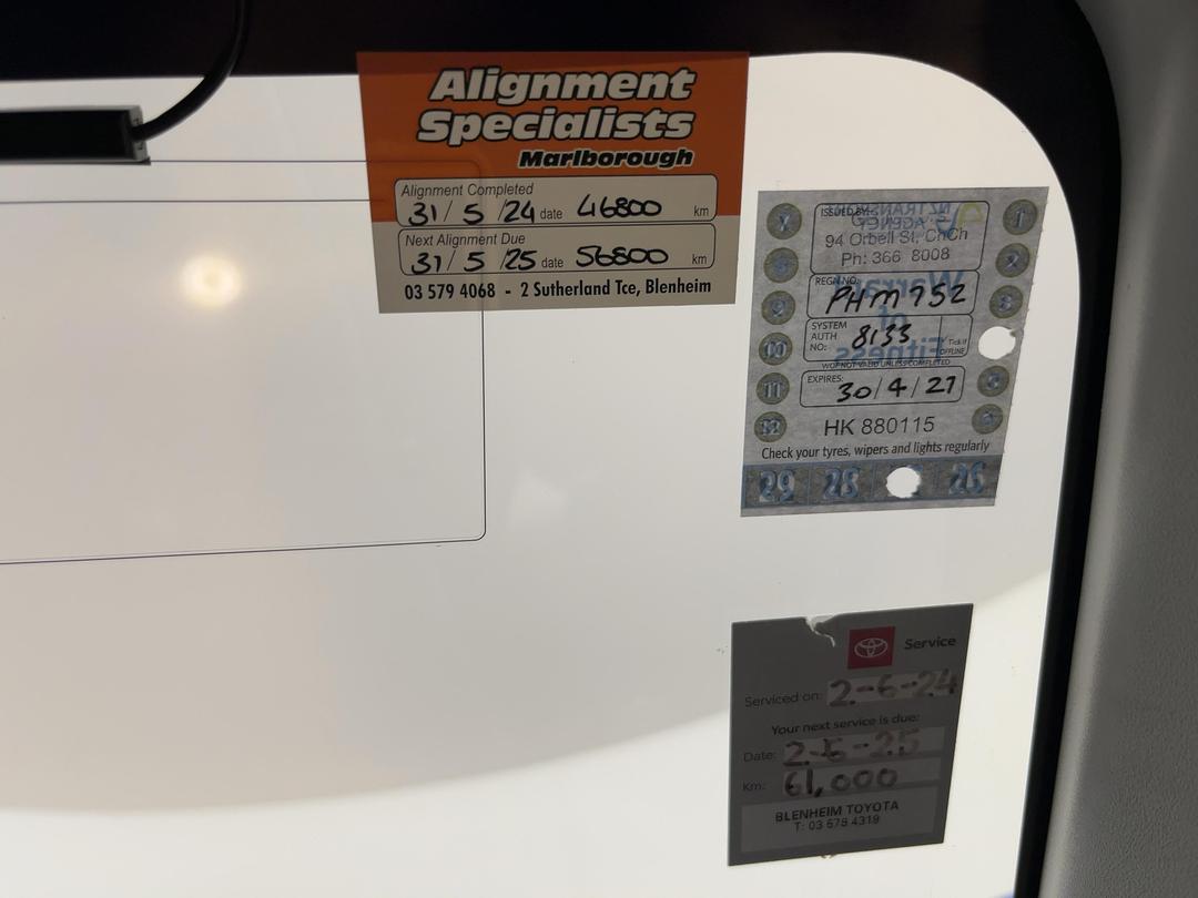 Photo '27' of Toyota Aqua