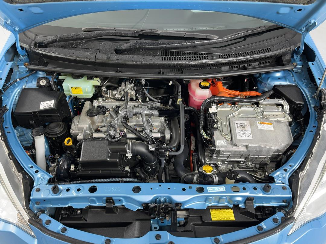 Photo '13' of Toyota Aqua