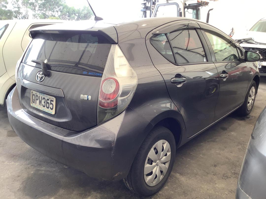 Photo '4' of Toyota Aqua