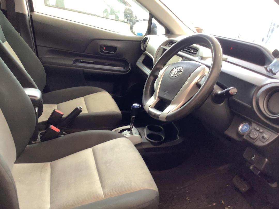 Photo '8' of Toyota Aqua