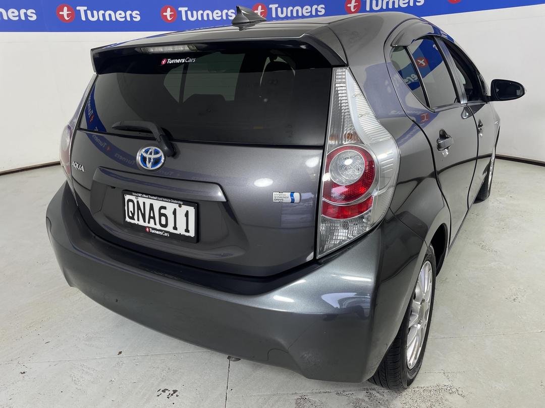 Photo '7' of Toyota Aqua