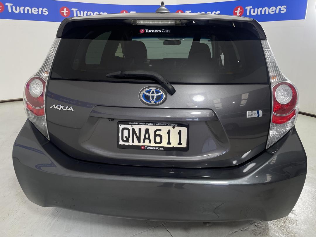 Photo '6' of Toyota Aqua