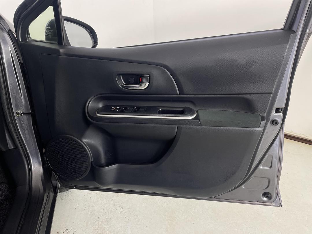 Photo '15' of Toyota Aqua