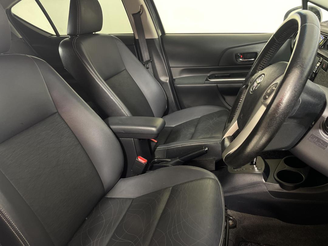 Photo '16' of Toyota Aqua