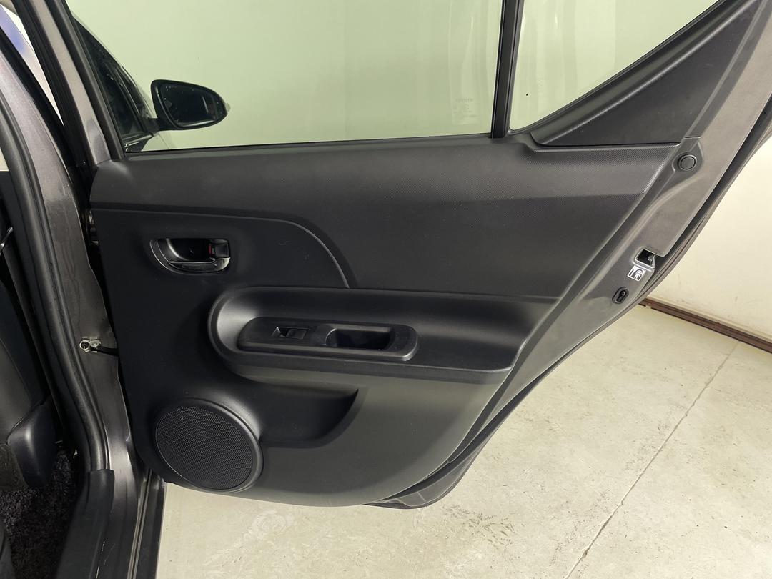 Photo '19' of Toyota Aqua