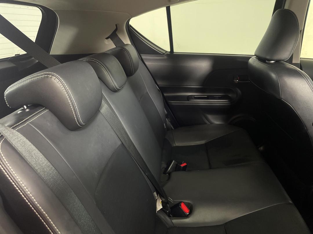 Photo '20' of Toyota Aqua