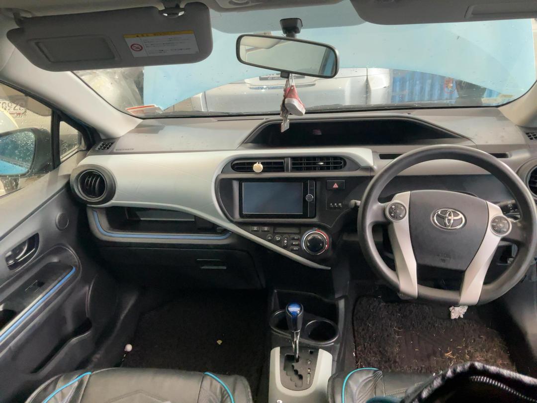 Photo '21' of Toyota Aqua