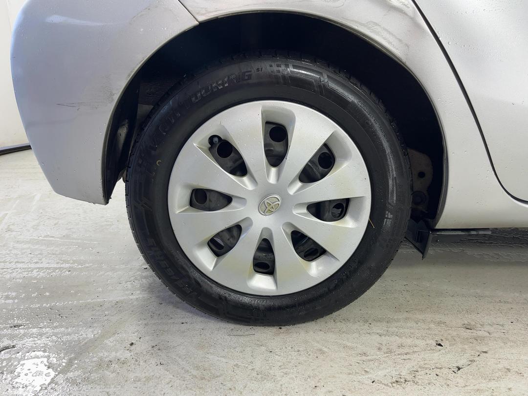 Photo '12' of Toyota Aqua