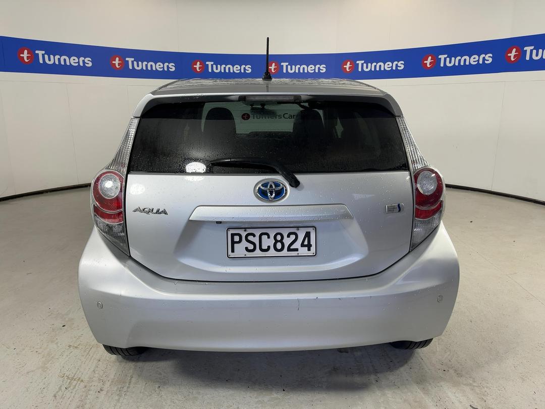 Photo '6' of Toyota Aqua