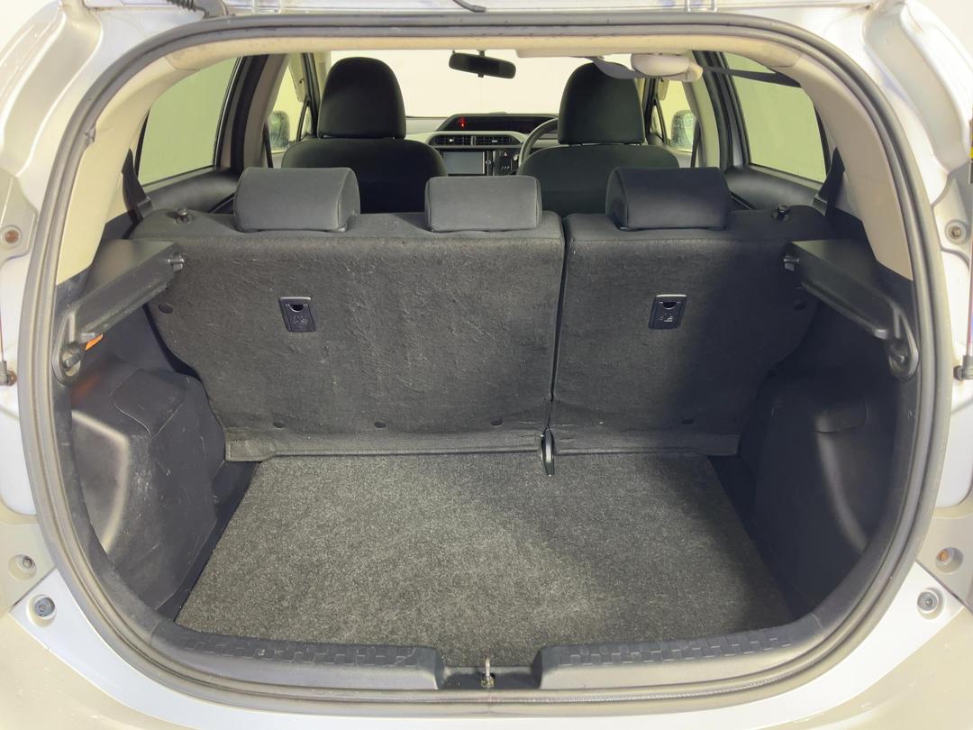 Photo '14' of Toyota Aqua