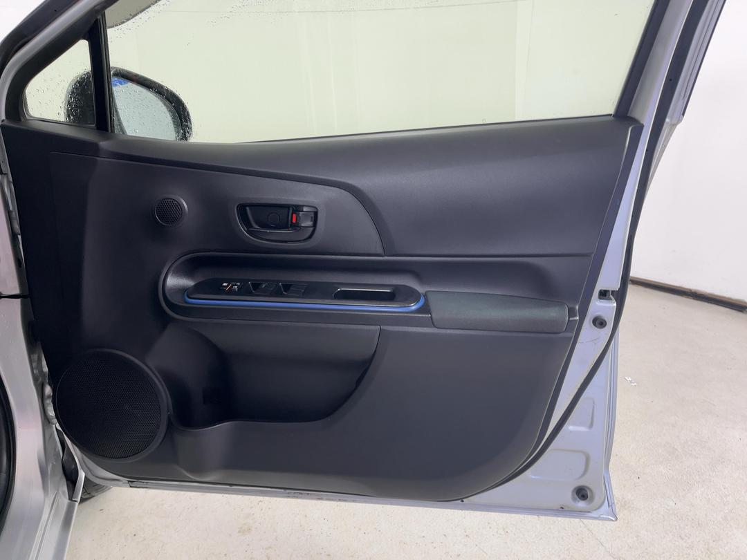 Photo '15' of Toyota Aqua