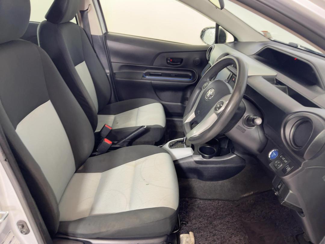 Photo '16' of Toyota Aqua