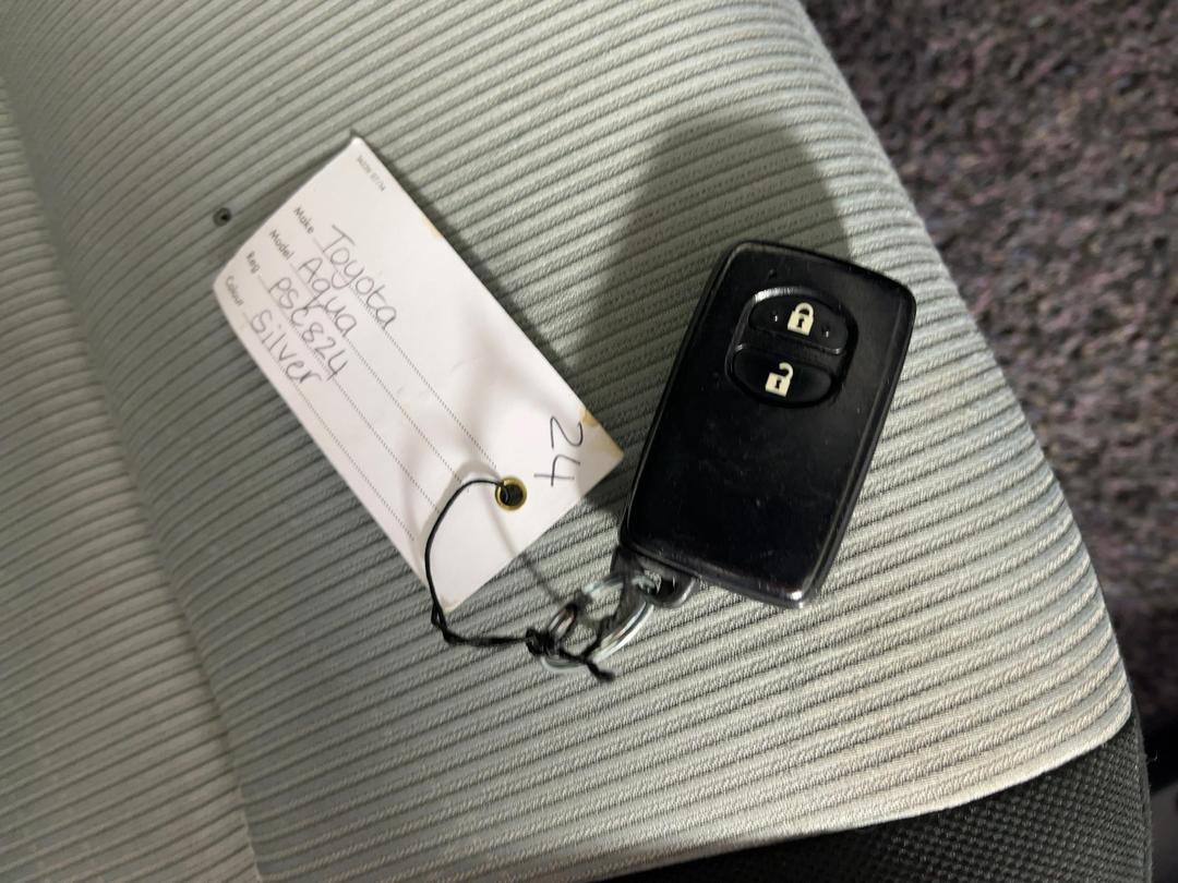 Photo '22' of Toyota Aqua