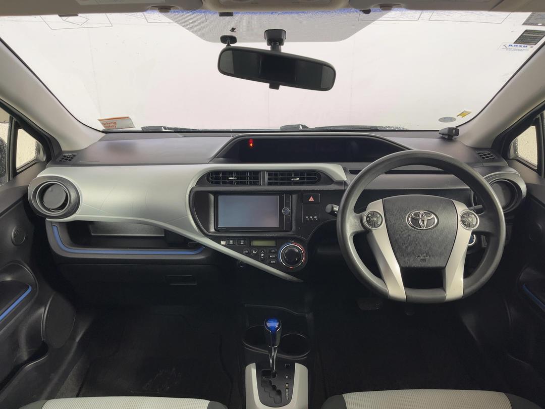 Photo '17' of Toyota Aqua