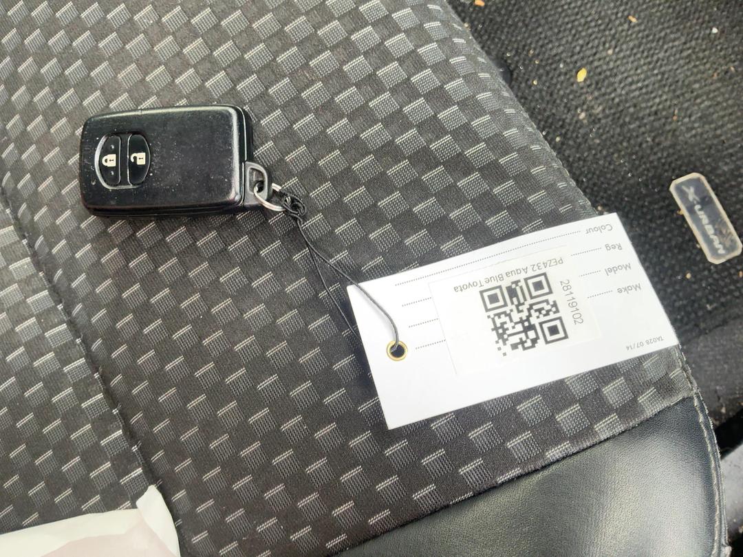 Photo '18' of Toyota Aqua