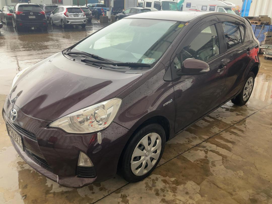 Photo '3' of Toyota Aqua Hybrid