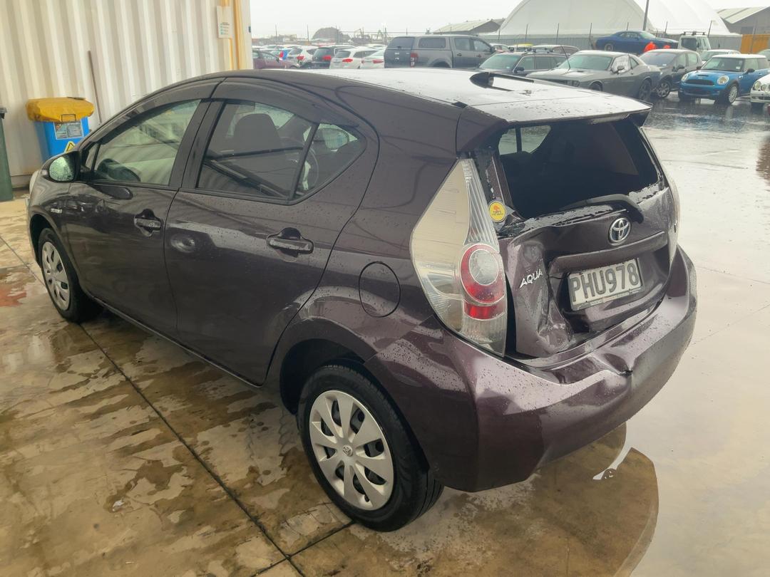 Photo '4' of Toyota Aqua Hybrid