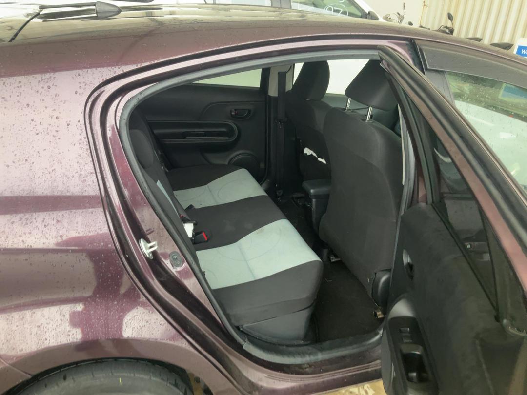 Photo '8' of Toyota Aqua Hybrid