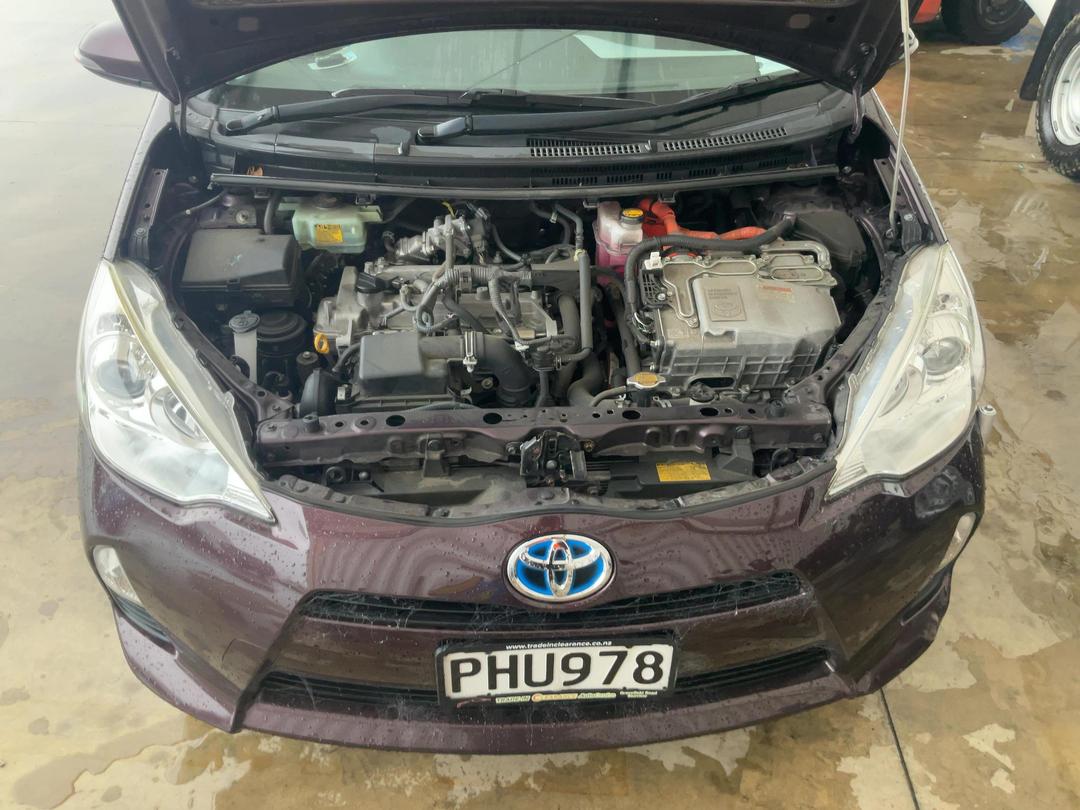 Photo '14' of Toyota Aqua Hybrid