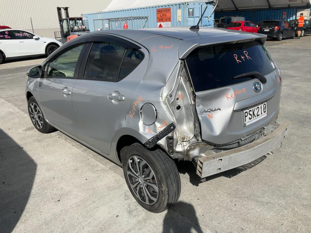 Photo '4' of Toyota Aqua