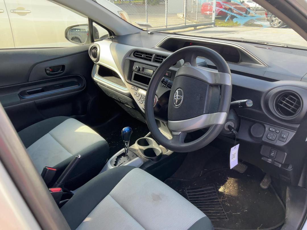 Photo '8' of Toyota Aqua