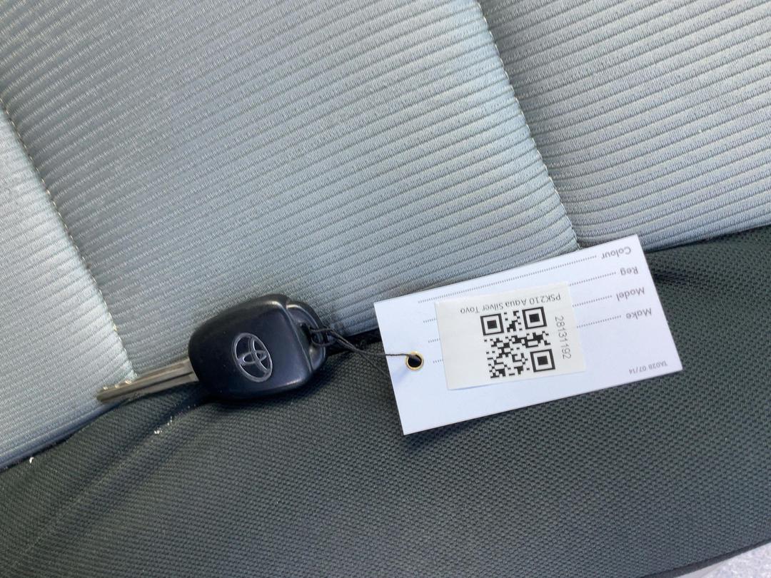 Photo '13' of Toyota Aqua