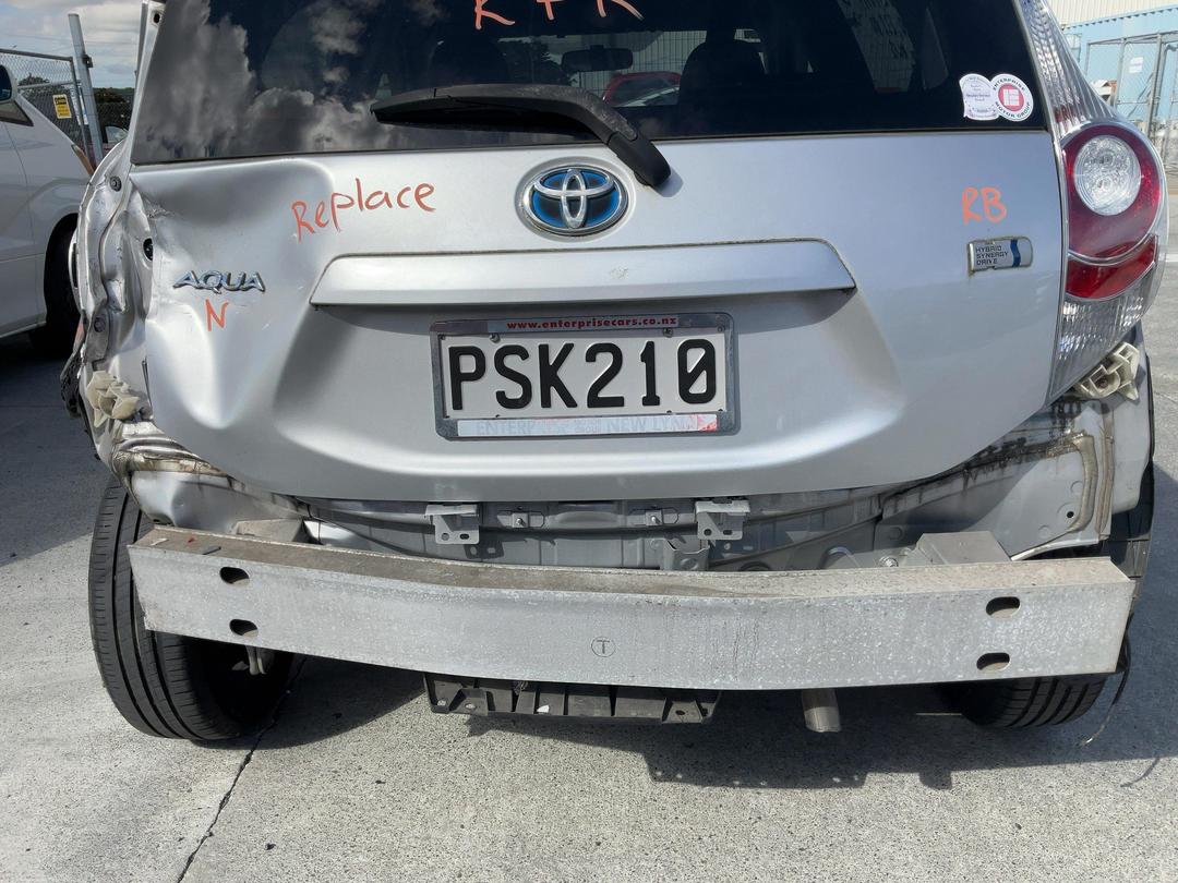 Photo '24' of Toyota Aqua