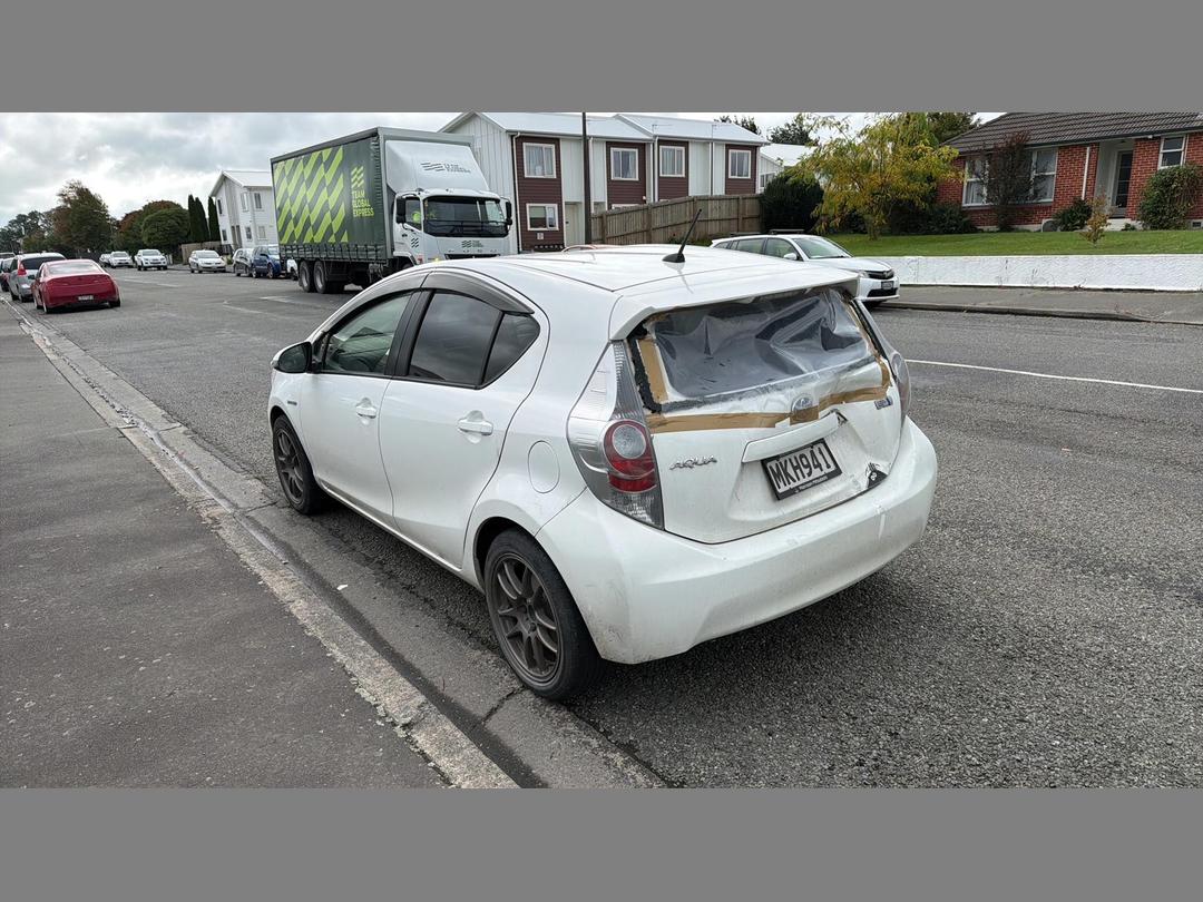 Photo '4' of Toyota Aqua