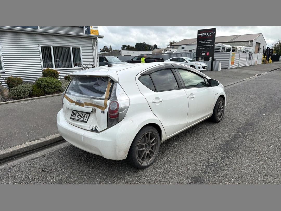 Photo '2' of Toyota Aqua