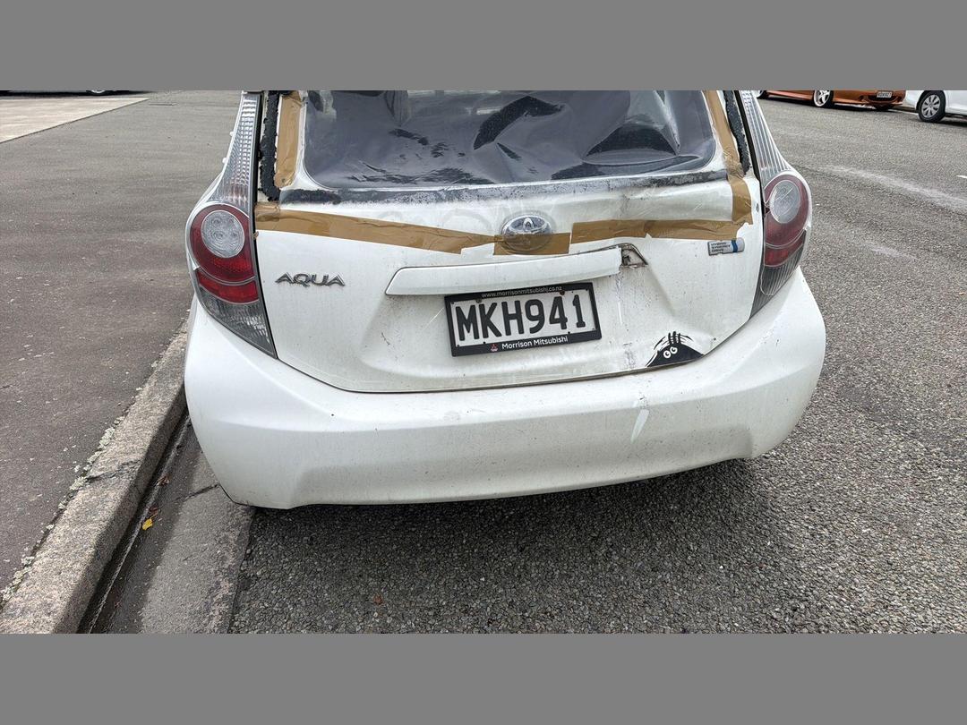 Photo '6' of Toyota Aqua