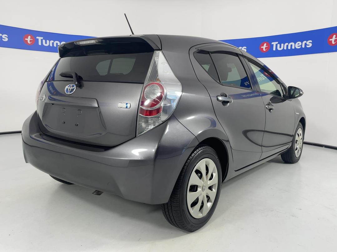 Photo '7' of Toyota Aqua