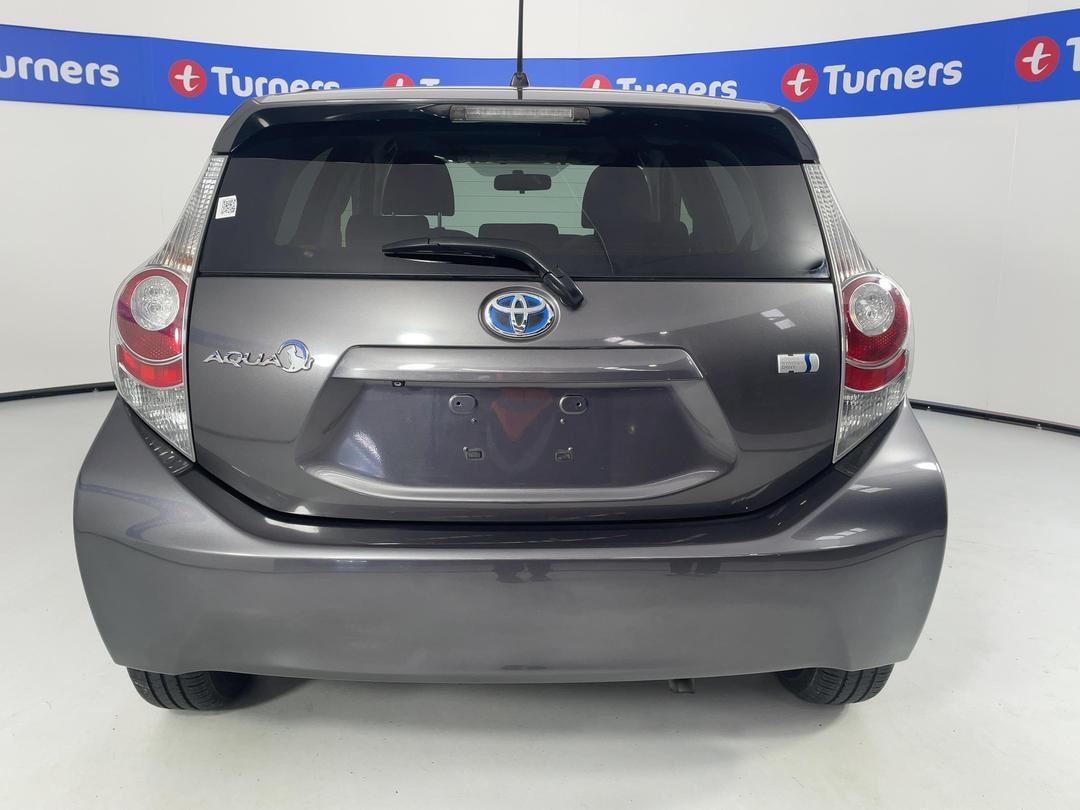 Photo '6' of Toyota Aqua
