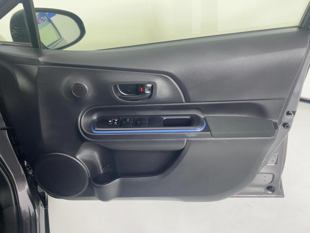 Photo '15' of Toyota Aqua