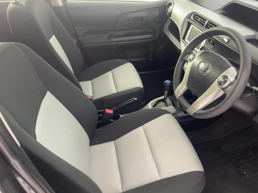 Photo '16' of Toyota Aqua