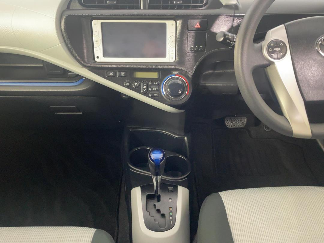 Photo '18' of Toyota Aqua