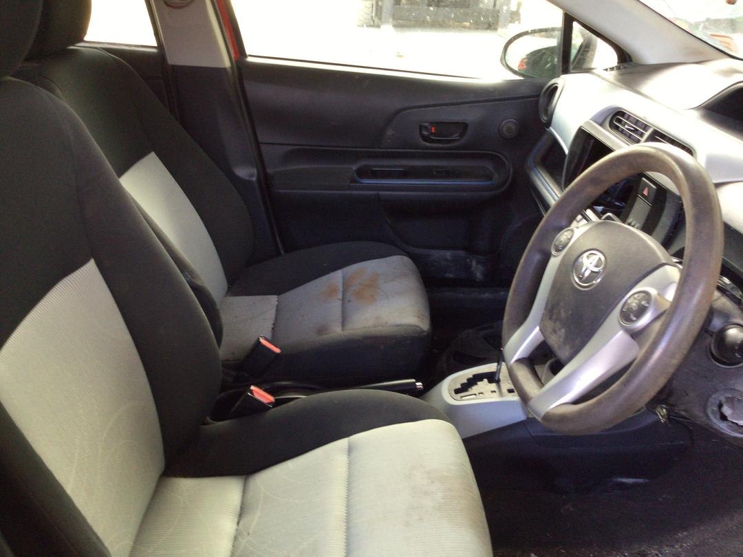 Photo '17' of Toyota Aqua Photo '17' of Toyota Aqua