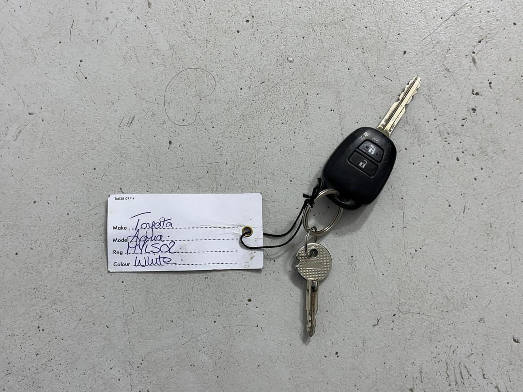 Photo '22' of Toyota Aqua