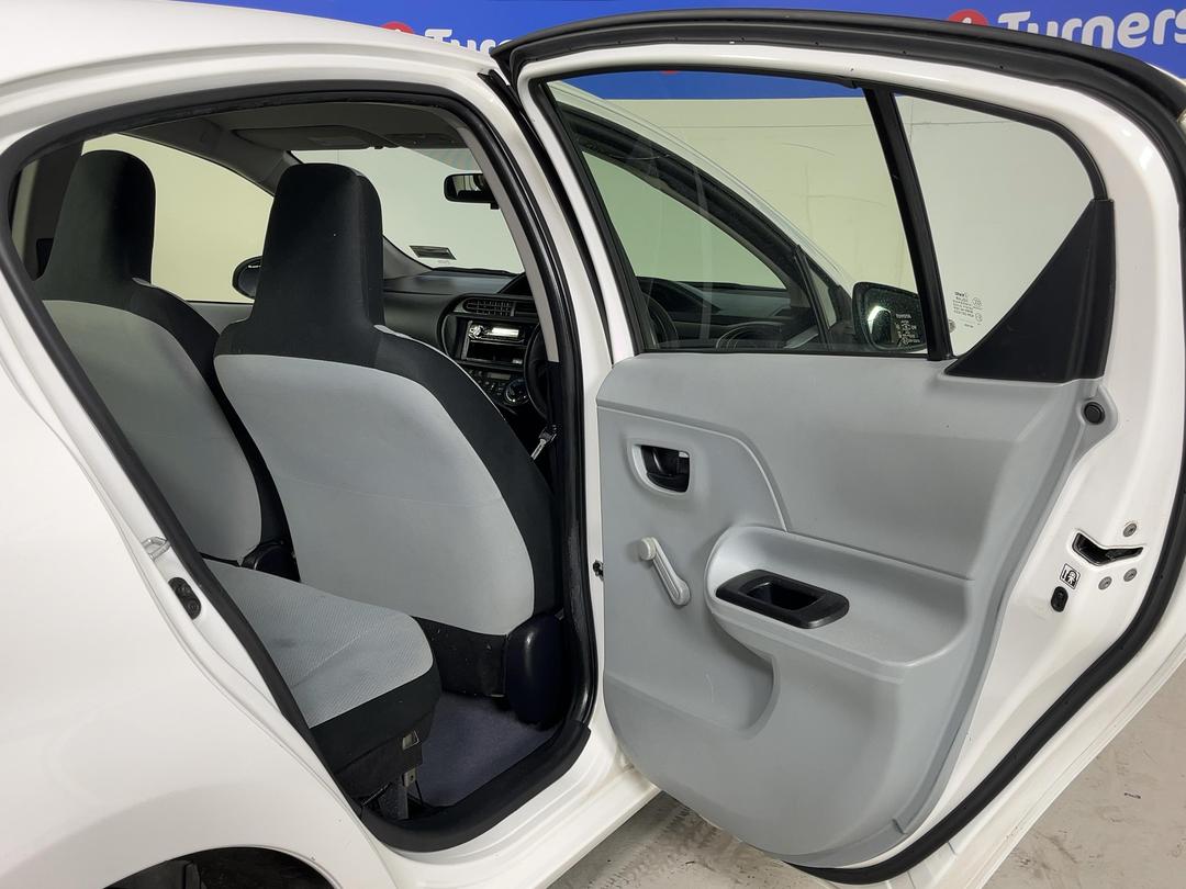 Photo '19' of Toyota Aqua