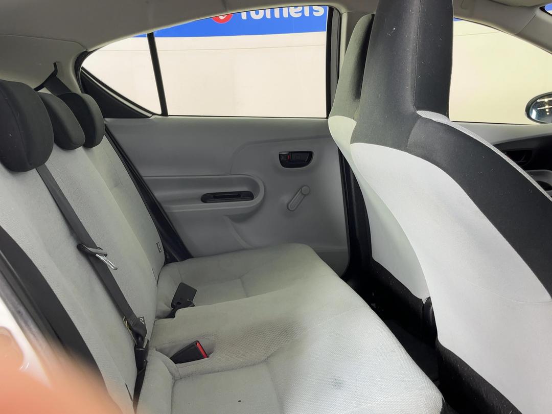 Photo '20' of Toyota Aqua