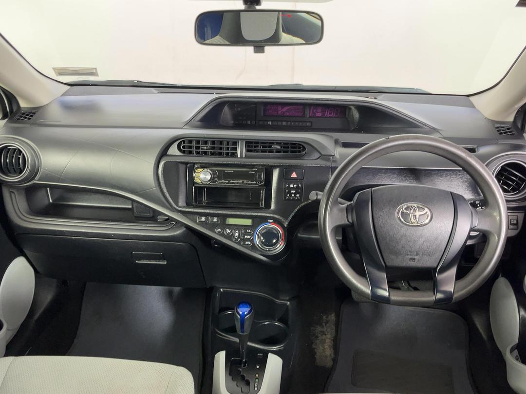 Photo '17' of Toyota Aqua