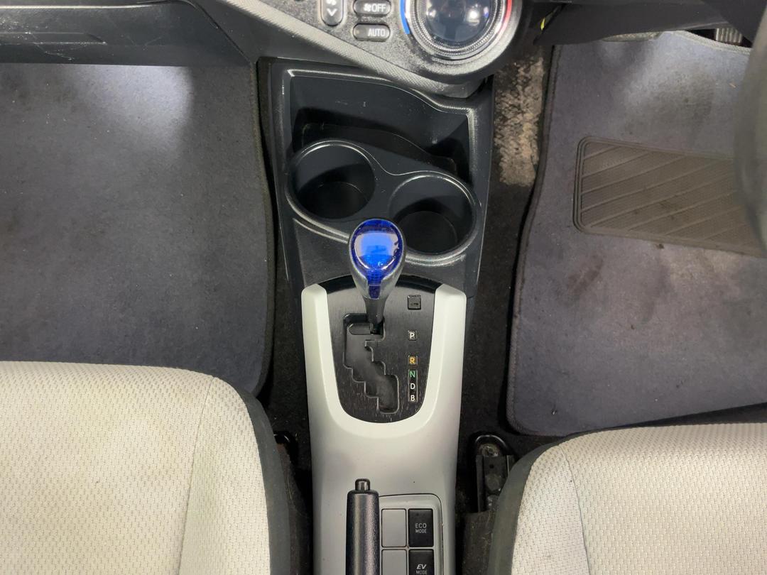 Photo '23' of Toyota Aqua