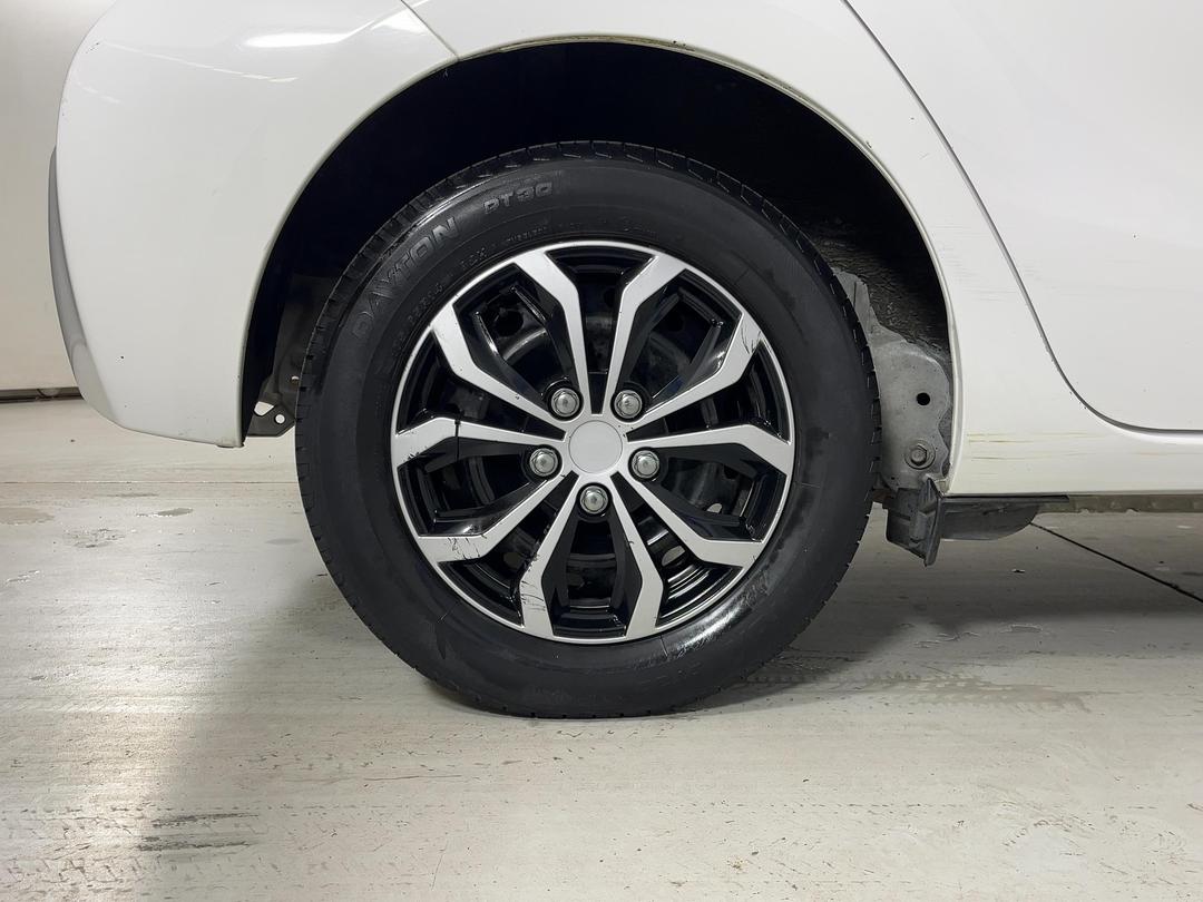 Photo '12' of Toyota Aqua