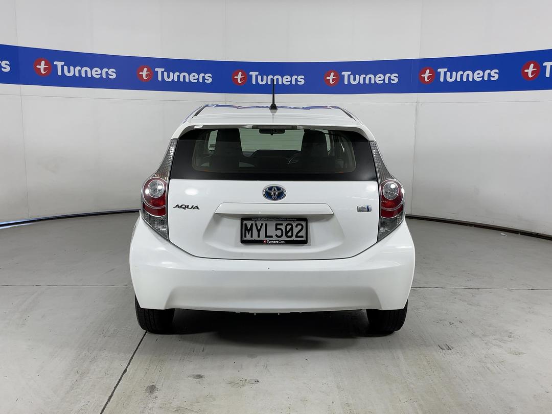 Photo '6' of Toyota Aqua