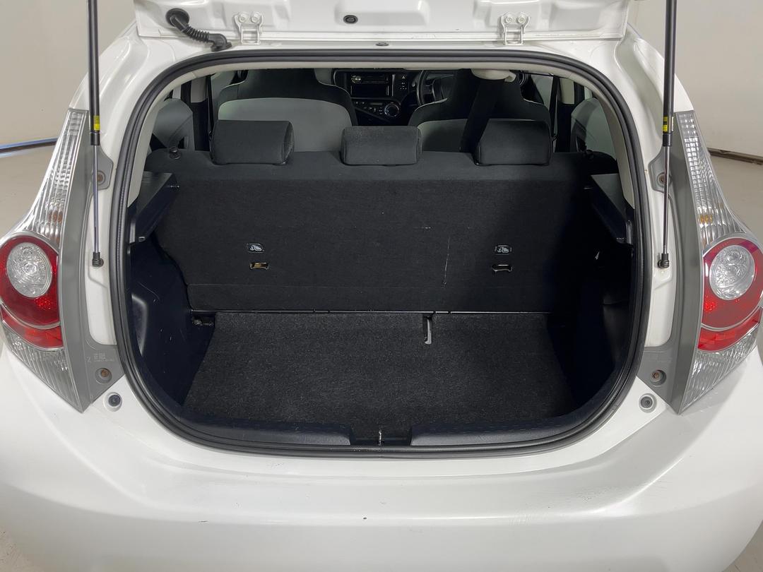 Photo '14' of Toyota Aqua