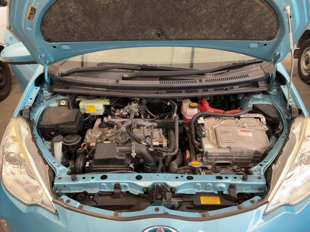 Photo '10' of Toyota Aqua Photo '10' of Toyota Aqua