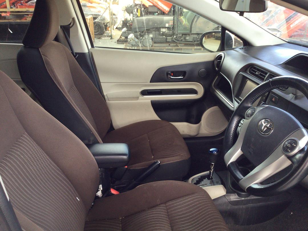 Photo '17' of Toyota Aqua Photo '17' of Toyota Aqua